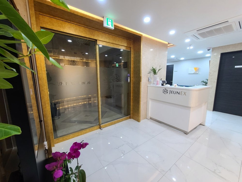 Slider image (3) Jeunex Clinic